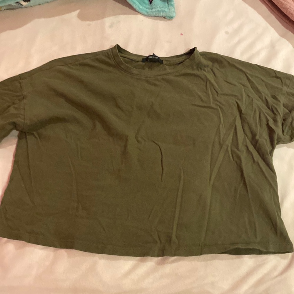 Green crop tee